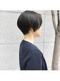 前髪長めのショートスタイル