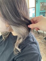 ヘアーディア みどり店(Hair...DiA)&nbsp;アッシュブラウン×ホワイトベージュイヤリング