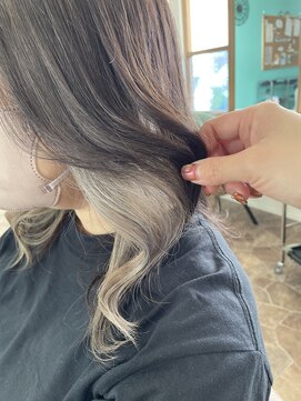 ヘアーディア みどり店(Hair...DiA) アッシュブラウン×ホワイトベージュイヤリング