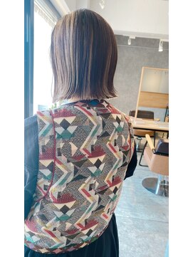 ロミー(Romy) ぱっつんボブにブリーチハイライト☆