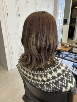 テラス トヨタ(Telasu Toyota) アッシュベージュなセミロング