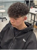 スパイラルパーマ平巻き眉毛黒髪スペインカール
