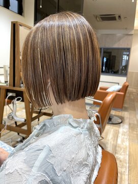 ネオリーブエム(Neolive em;) ハイライト×ぱっつんボブ　小顔ボブルフ