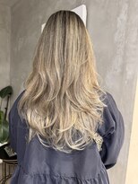 ブルックス&nbsp;バレイヤージュ ハイライト レイヤーカット ショートボブ