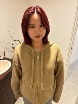 O 20代30代40代大人可愛いバーガンディー×センターパートミディ