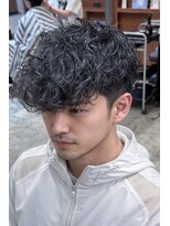 ジェットブラックキューサンロク(JET BLACK 936) 色気纏う大人のスペインカールパーマ