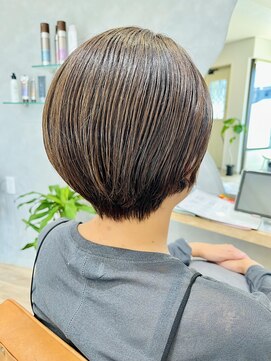 ファミリエ(familier) クセも収まるショートヘア