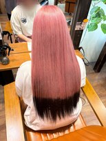 アン(Hair make un) ピンクベージュ×ブラック デザインカラー