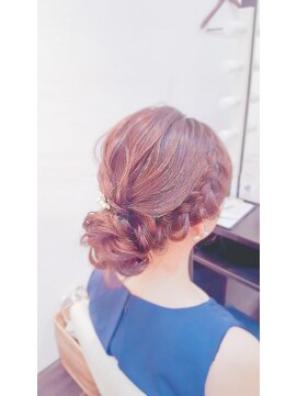 ブラウ ネイル パーティー(Blau Nail Party) ゆるっと編み込みヘア