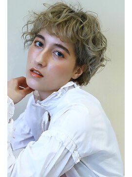 クシュ 所沢東口店(kusyu...) ターコイズブルー青髪エメラルドグリーン切りっぱなしミディアム