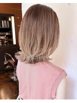 ティーシェル(TIECHEL)&nbsp;小顔イメチェン、ダークアッシュグレージュくびれレイヤーボブ