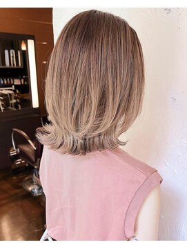 ティーシェル(TIECHEL) 小顔イメチェン、ダークアッシュグレージュくびれレイヤーボブ