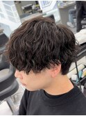 縦落ちスパイラルパーマ波巻き緩めメンズパーマフェードカット