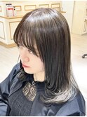 グレージュ×レイヤー