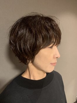 ニル(NiR)の写真/白髪染めでも透明感溢れる仕上がりへ◎お客様の好きな色を実現しながら白髪カバーも叶えます！