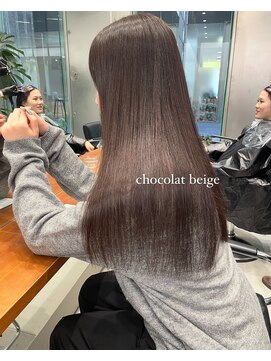 ガリカ 大名(Gallica) チョコレートベージュカラーの柔らかい透明感ロングヘア