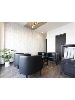 髪に優しいダメージレスなハーブカラーで、頭皮にしみにくい◎ダメージ補修に特化したNカラーも人気♪