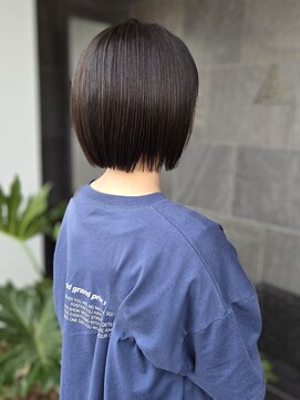 メゾン アヴァロ(Maison Avallo) ぱつっとあご下ボブ