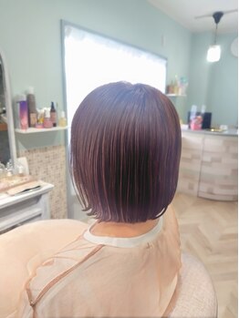 【月曜日も営業】天然由来成分で出来た優しいカラー剤で髪のダメージを軽減！艶感のある美しい仕上がりに♪