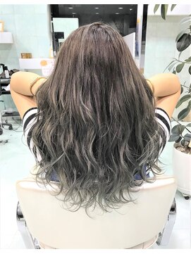 ハーツヘアーズ 五日市店(HEARTS hair's) アッシュグレイ　ハイライト