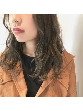 ラフ(laugh) ロブ　と　カーキ