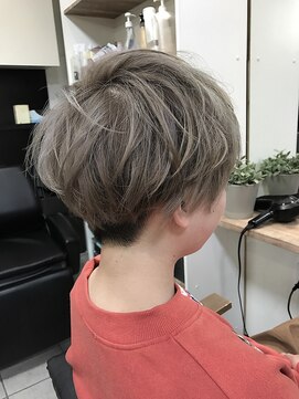 ペネロープ(Penelope) ハイトーン2ブロックマッシュショート　YACHI