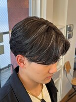 レタッチバイフィフス(RETOUCH by fifth)&nbsp;自然な毛流れでラフにキマるセンターパート×ニュアンスパーマ