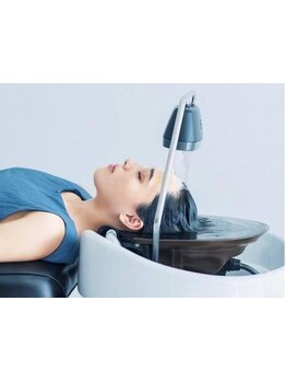 【頭浸浴】気分に合わせて選ぶ3種のタブレットと、やわらかいお湯の流れで頭全体を包み込む癒しのひと時を