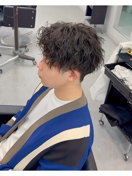 ブライト(BRIGHT) センターパートツイストスパイラルパーマ