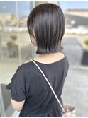 透明感ダークグレージュ×切りっぱなしボブ