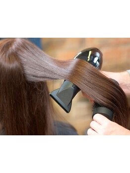 大人気のオーガニックカラー専門店！プロのスタイリストたちが丁寧かつ綺麗に染めます♪