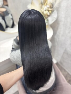 ラビス(Lovis) 黒髪カタログ/ボブルフ/ネビージュ/小顔に見せるヘア/ワンレン