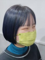 ロッカヘアエジェ(ROCCA hair eje.) デザインカラーネイビーミニマルボブ