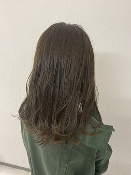 アングゥ ウル(ungu ul) オリーブベージュ/レイヤーカット