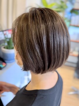 コノアラボ 守谷店(Conoah labo) 白髪ぼかしハイライト/デザインカラー/セミディ/ショートカット