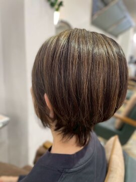 ビィーワンイースト(Be 1 EAST) 前下がりボブ