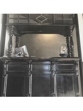 ホテル風のアンティーク受付レジカウンター