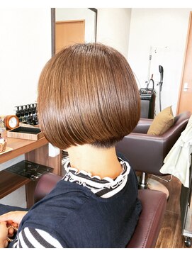 ハチニイニ(822) 刈上げショートボブ