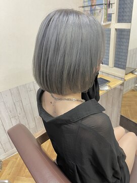 ビー オン ディー ヘア 池袋(BonD hair) #シルバーアッシュのミニボブ【池袋/髪質改善/ハイライト】