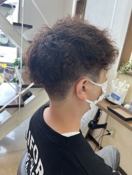 コアフィールフィス(COIFFURE fils) 《見附 今町》メンズ 強めパーマ ツーブロ 刈り上げ