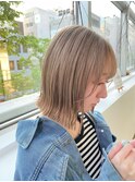 ミルクティーベージュ×切りっぱなしボブ