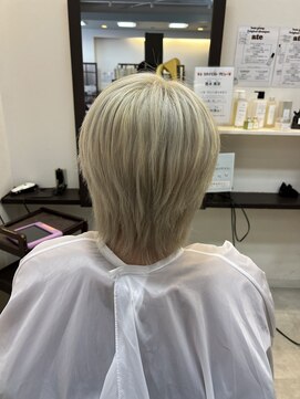 ミーテ(mi:te) ハイトーンウルフカット