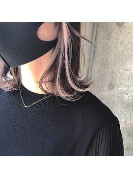 サクラ オモテサンドウ(SAKURA) インナーカラーホワイトピンク◎ケアブリーチ