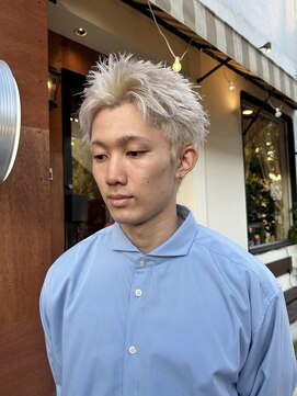 チャプター 問屋町(chapter) スパイキーショートホワイトベージュケアブリーチトリプルカラー