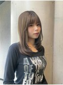 ベージュ×レイヤーカット