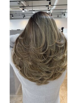 メリー オオサカ(Merly Osaka) 中明度グレージュバレイヤージュ