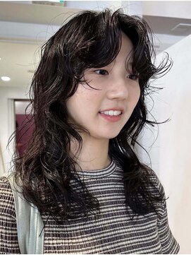 ナヌーク シブヤ(nanuk shibuya) ロングパーマ・スパイラルパーマ・顔まわりパーマ