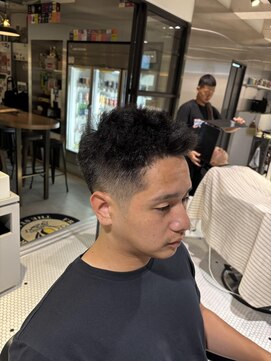 フランクスバーバーザスタンド(Frank’s barber the stand) スペインカール/スパイキーショート/ブルーブラックF