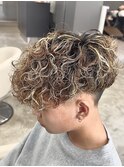 熊本メンズカット MEN'S HAIR スペインカール ホワイトメッシュ