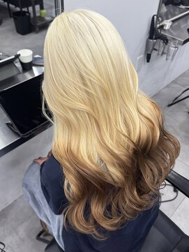 ギミックパシャ(GIMMICK pasha) ブロンドとブラウンのルーツカラー